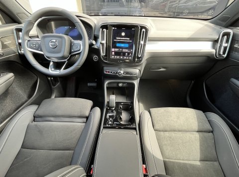 Volvo XC40 B3 PLUS DARK