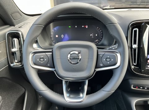 Volvo XC40 B3 PLUS DARK