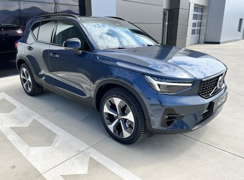 Volvo XC40 B3 PLUS DARK