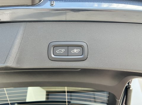 Volvo XC40 B3 PLUS DARK