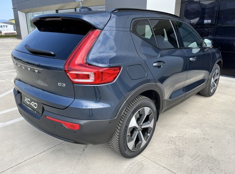 Volvo XC40 B3 PLUS DARK