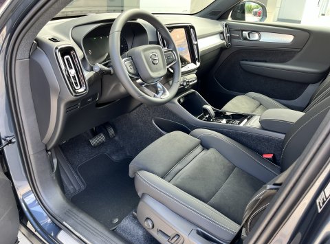 Volvo XC40 B3 PLUS DARK