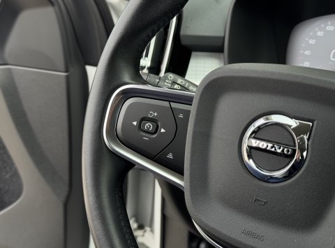 Volvo XC40 B4 (B) AWD AT8 MOMENTUM