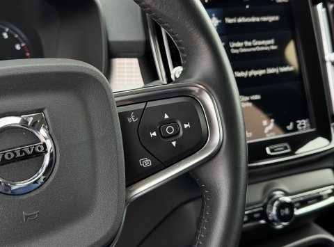 Volvo XC40 B4 (B) AWD AT8 MOMENTUM