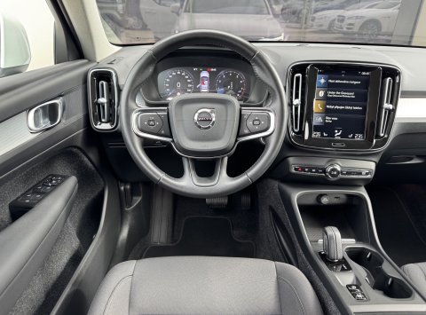 Volvo XC40 B4 (B) AWD AT8 MOMENTUM