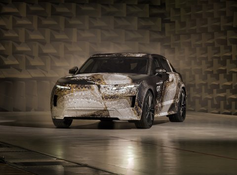 RANGE ROVER PREDSTAVUJE PIATEHO ČLENA RODINY: PRICHÁDZA RANGE ROVER GT