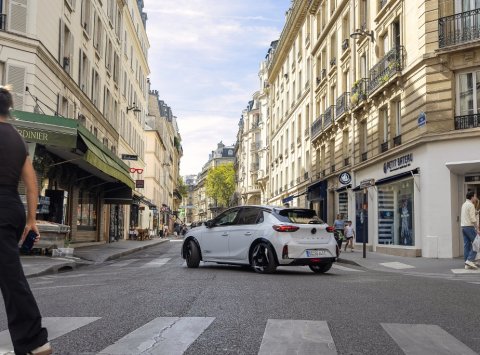 Opel Corsa GSE zvládla 1555 km zo Zaragozy do Paríža. Má 281 koní a športový diferenciál