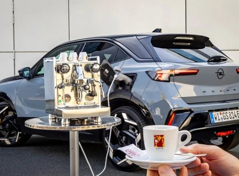 Opel Mokka GSE má 281 koní. Na Medzinárodný deň kávy servíruje ostrú elektrickú dávku